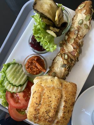 Das vegane Frühstück ohne Frischkäse   at Bäckerei Hillert in Harsefeld