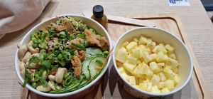 Pokebowl style food at POKAWA in Lille