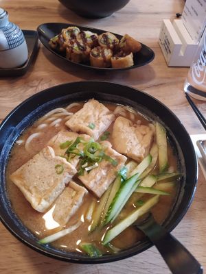 Vegane Rahmen und veganes chrispy Sushi at Yammi - Sushi & Mehr in Muehldorf