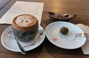 Chocolat chaud vegan à la canelle ! at Pods of Beans in Copenhagen