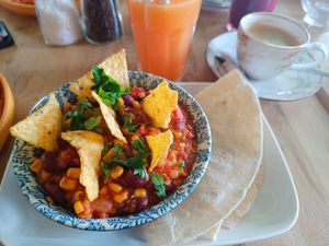 Chili sin carne at KRZAKI Vege Street Food in Plock