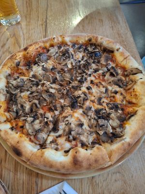 Vegan Funghi at Pizza Marko in Hainburg