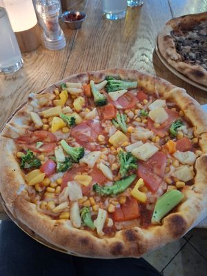 Vegan vegetarian  mit extra ananas at Pizza Marko in Hainburg