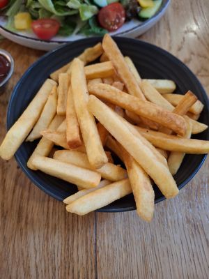 Pommes at Pizza Marko in Hainburg