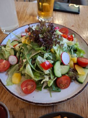 Großer gemischter Salat at Pizza Marko in Hainburg