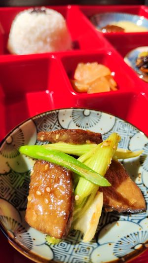 Seitan sauce soja et yuzu at Wabi Sabi in Liege