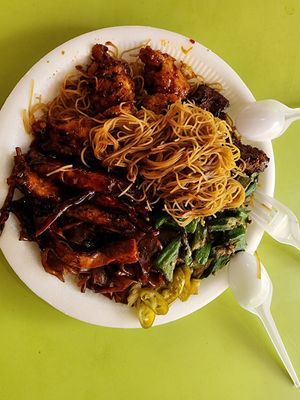 Be hoon set ++ vegetables & meat at Vegetarian 齋 - Albert Centre in Central Singapore