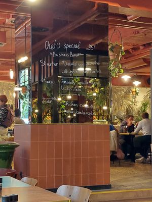 Lunch pas végétarien at SERRA in Brussels