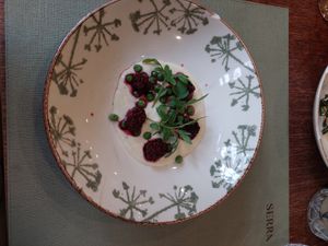 Entrée amande framboise petit pois, délicieux at SERRA in Brussels