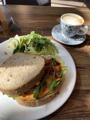Broodje paprikahummus  at Verbeek Biologische Bakkerij & Lunchroom in Haren