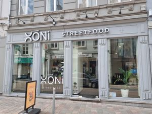 Front at XONI STREETFOOD in Tielt