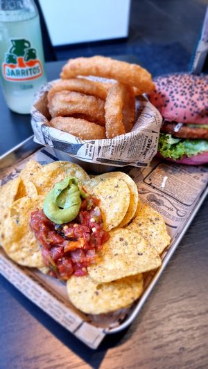 Nachos & guac at XONI STREETFOOD in Tielt