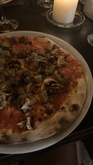 Capricciosa pizza  at Napoleone  in Florence