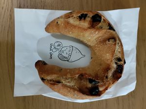 Berry crescent shaped bread at Umm Umm in Tainan