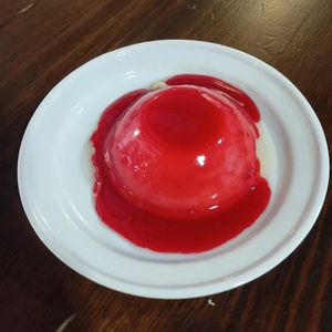 Flan de crema de cacahuete y sirope de fresa at El Patio Cocina Vegana in Genalguacil