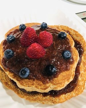 Hot cakes con harina de amaranto  y mermelada de fresa :D at Juandos in Mexico City