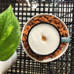 Latte con leche de almendras artesanal 🤩 #sinazucar #sinconservadores   at Juandos in Mexico City