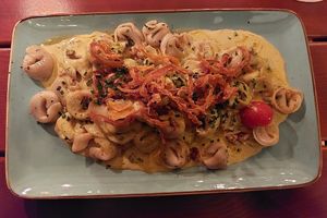 Tortellini mit Steinpilzfüllung in cremiger Sauce  at DILL Vegan Gastronomie in Augsburg