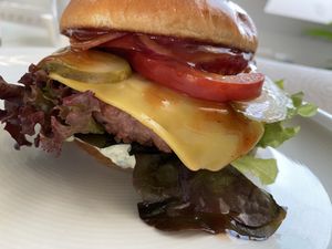 Dill Beyond cheeseburger vom Lieferservice  at DILL Vegan Gastronomie in Augsburg