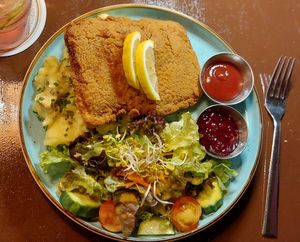Soja-Schnitzel 'Wiener Art' mit  Kartoffel-Gurken-Salat und buntem Beilagen-Salat 17 € at DILL Vegan Gastronomie in Augsburg