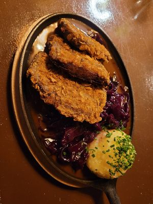 Crispy soy beef at DILL Vegan Gastronomie in Augsburg