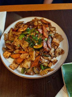 Handgezogene tibetanische Nudeln m. Gemüse at Tibet Family Bistro in Siegburg