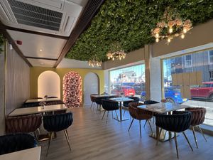 Atmosphere   at Suma Cafe  in Aberdeen