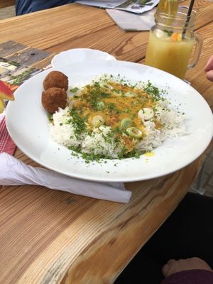 Chickpea Curry with Falafel and rice  at Neumannmühle Berghütte & Wirtshaus in Sebnitz