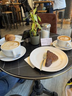 Cornetto, Nussecke, Café Latte und Flat White  at Scuderia del Caffè in Husum