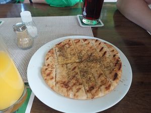 Fladenbrot mit Knoblauch, sehr lecker at Akropolis in Hausach