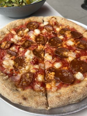V Sting Pizza has a spicy kick, and I enjoyed the plant-based “honey” and pepperoni combo and healthy crust (my picky omni partner did not like the crust lol)  at Love.Life in Culver City
