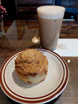 Chunky peanut butter cinnamon roll and iced Dark oat milk tea at Kim Yo Pan - Vegan Bakery in Taichung