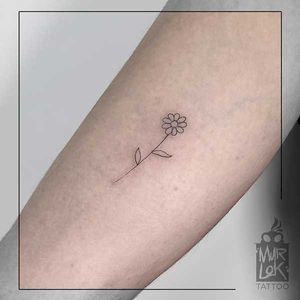Fineline flower Tattoo at Murlok Tattoo in Madrid