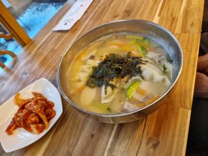 Reiskuchen Suppe at Vegan Insa - 비건인사 in Seoul