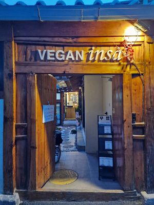 Eingang at Vegan Insa - 비건인사 in Seoul