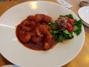 Deep fried shrimp in chilli sauce at Vegan Insa - 비건인사 in Seoul