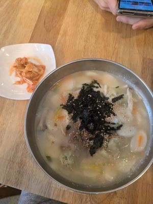 Rice cake and dumpling soup at Vegan Insa - 비건인사 in Seoul