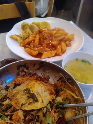 Tteokbokki and mixed up Bibimbap at Vegan Insa - 비건인사 in Seoul