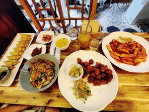 Dumplings, mushroom bulgogi, fried chicken, tteokbokki at Vegan Insa - 비건인사 in Seoul