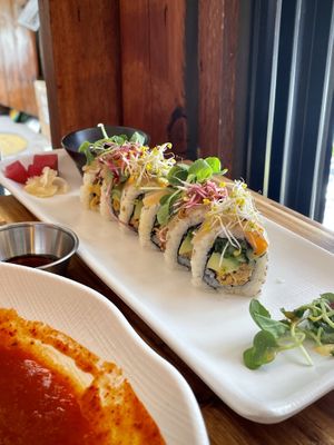 California rolls  at Vegan Insa - 비건인사 in Seoul