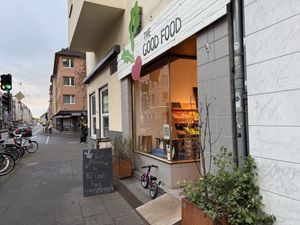 front  at The Good Food in Cologne