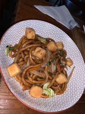 Wij hebben hier super lekker gegeten! Het personeel was vriendelijk. Het duurde even voor de vieze borden werden opgehaald, maar het eten was er snel. De Undon noedels waren super! at Sushi Street Café in Marseille
