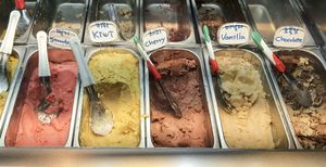 flavors: strawberry, kiwi, cherry, vanilla, chocolate at Vegan Dalsae 달새는달만생각한다 - Maybe closed in Seoul