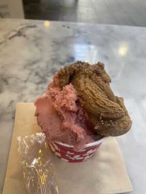 소중한 비건 아이스크림   다른 분 말처럼 좀 달지만 한국에서 비건 아이스크림은 귀하기에 그냥 감사히 먹겠습니다-!  at Vegan Dalsae 달새는달만생각한다 - Maybe closed in Seoul