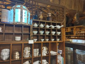 Korean Traditional Teapots and cups at Vegan Dalsae 달새는달만생각한다 - Maybe closed in Seoul