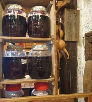 brewing in-house teas at Vegan Dalsae 달새는달만생각한다 - Maybe closed in Seoul