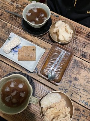 Cinnamon Tea and ice cream   at Vegan Dalsae 달새는달만생각한다 - Maybe closed in Seoul