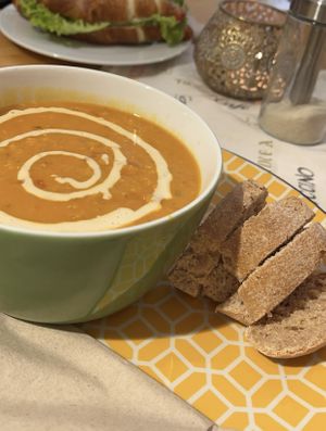 Curry-Linsensuppe (vegan)  at Querbeet in Rinteln