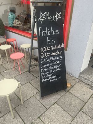 Outside sign  at Eisbrunnen - Vegan Ice Cream in Munich