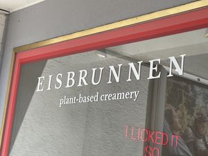 Outside  at Eisbrunnen - Vegan Ice Cream in Munich